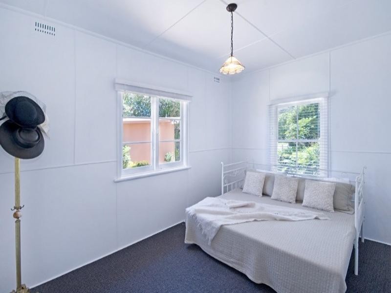 14 Noonan Pt Avenue, Point Clare NSW 2250