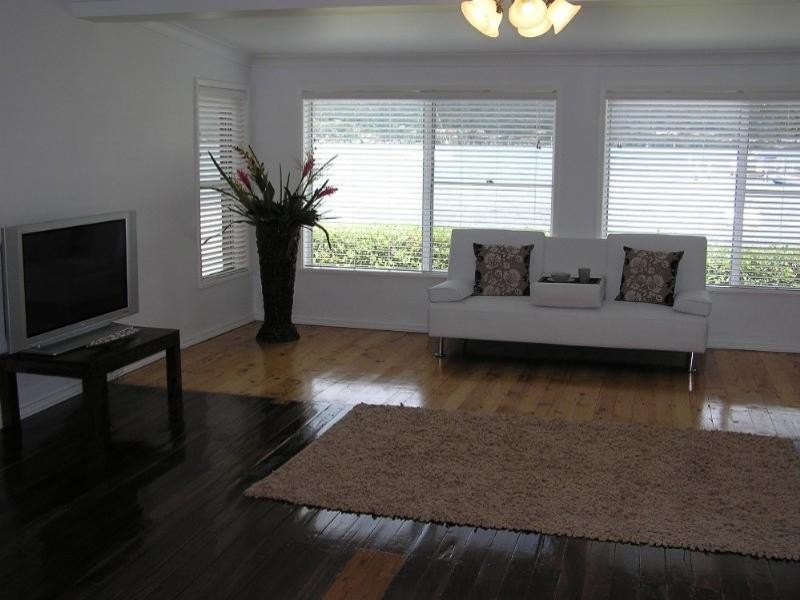 14 Noonan Pt Avenue, Point Clare NSW 2250