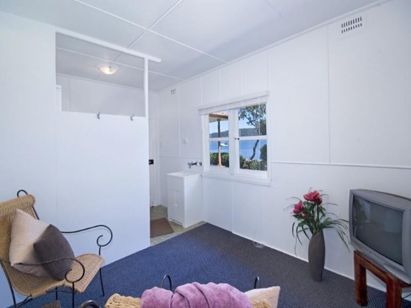 14 Noonan Pt Avenue, Point Clare NSW 2250