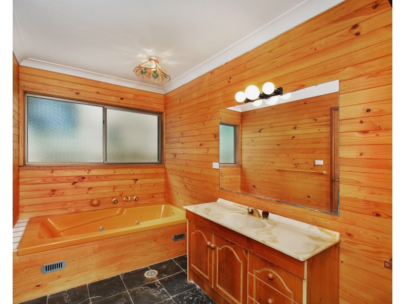 10 Kateena Avenue, Tascott NSW 2250