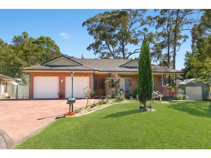 6 Finch Place, Point Clare NSW 2250