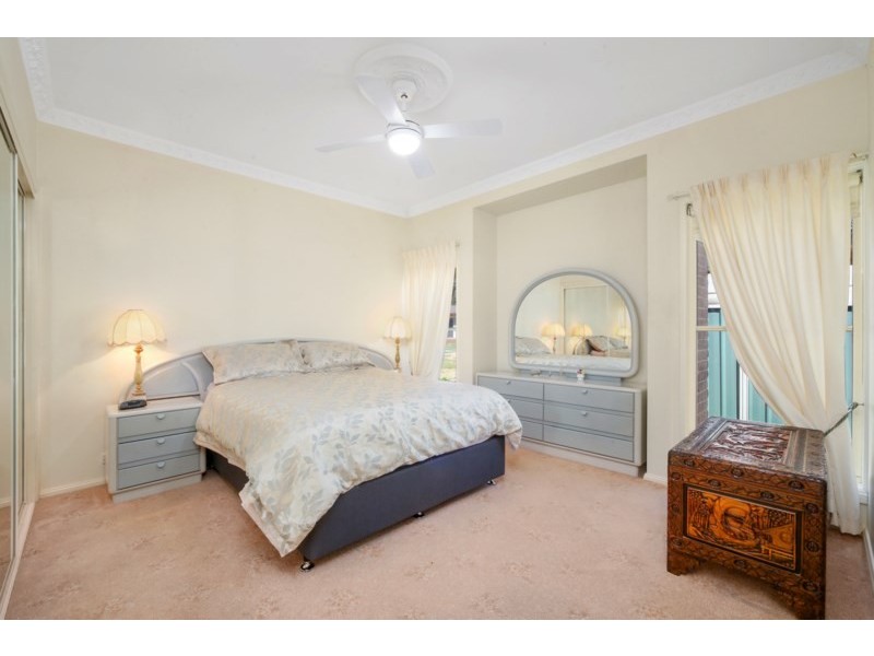 6 Finch Place, Point Clare NSW 2250