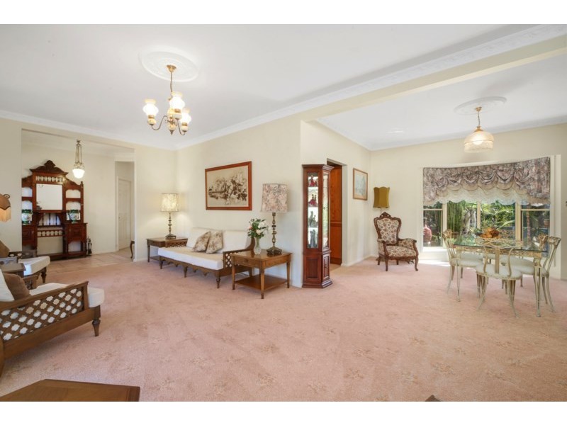6 Finch Place, Point Clare NSW 2250