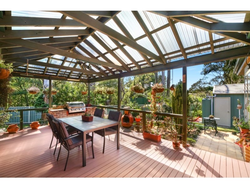 6 Finch Place, Point Clare NSW 2250