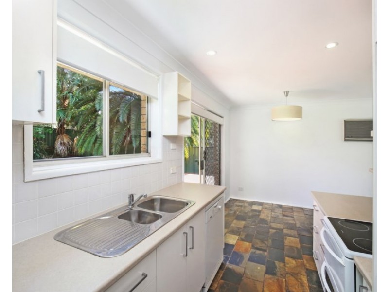 4 Sage Place, Point Clare NSW 2250