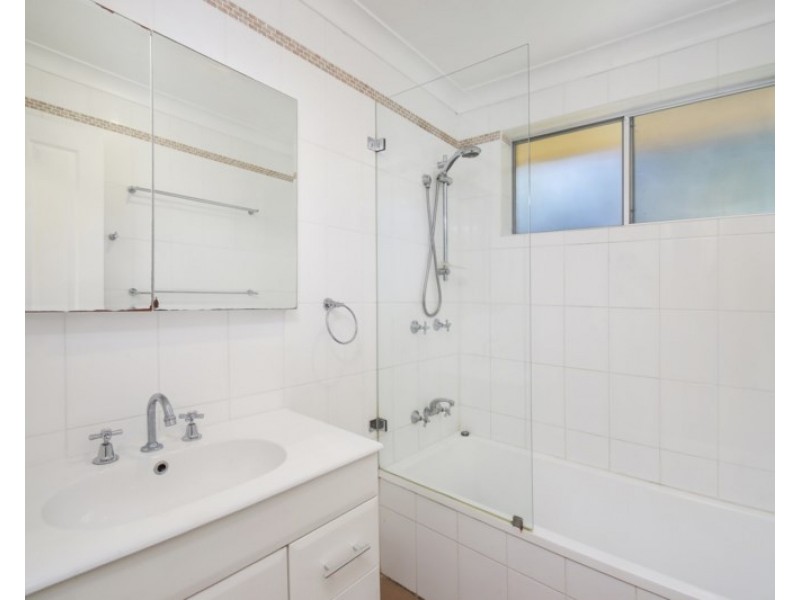 4 Sage Place, Point Clare NSW 2250