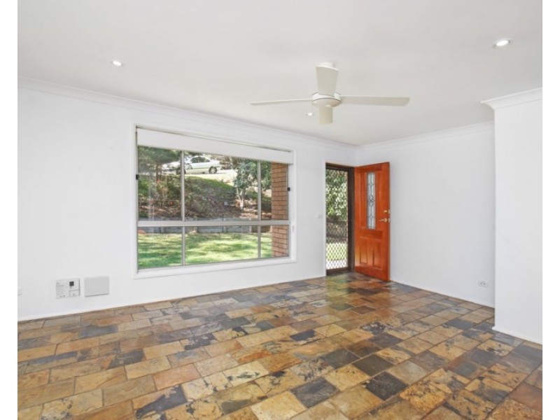 4 Sage Place, Point Clare NSW 2250