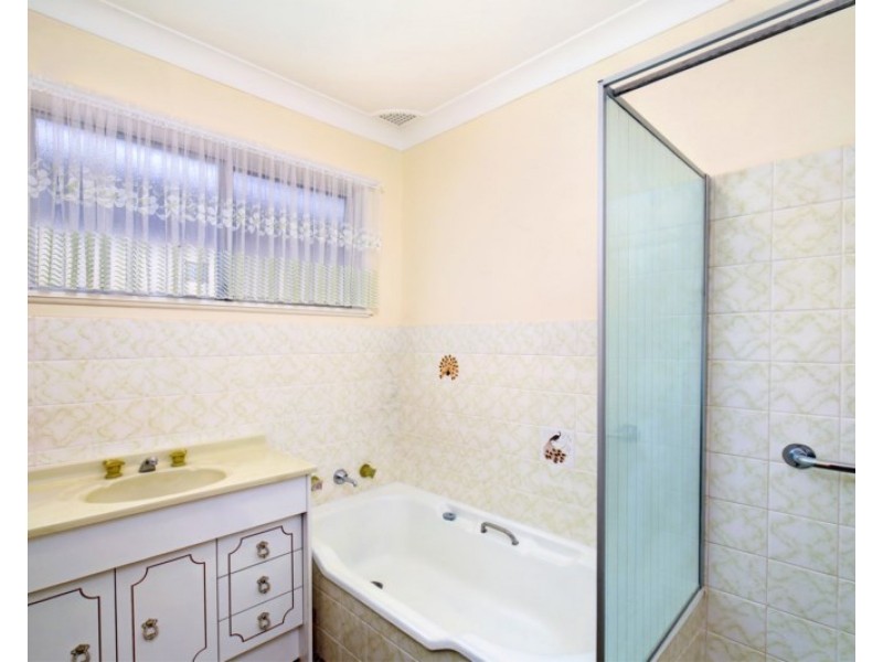 30 Sunshine Drive, Point Clare NSW 2250