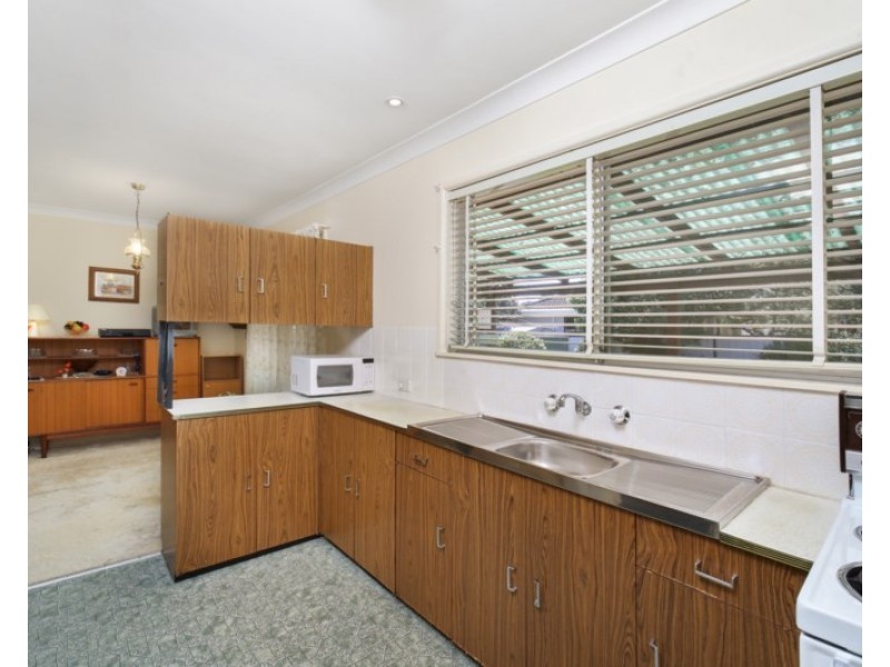 30 Sunshine Drive, Point Clare NSW 2250