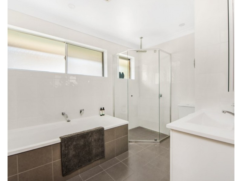 3 Priestley Parade, Point Clare NSW 2250