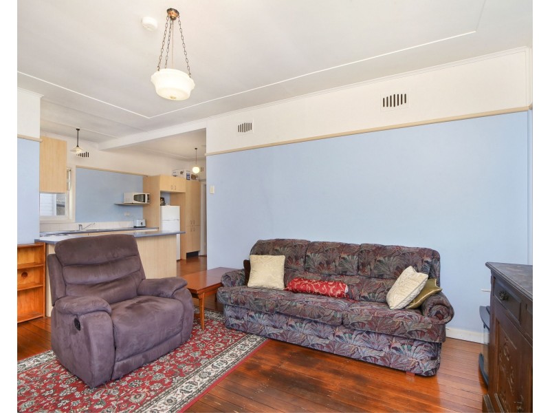 18 Collard Road, Point Clare NSW 2250