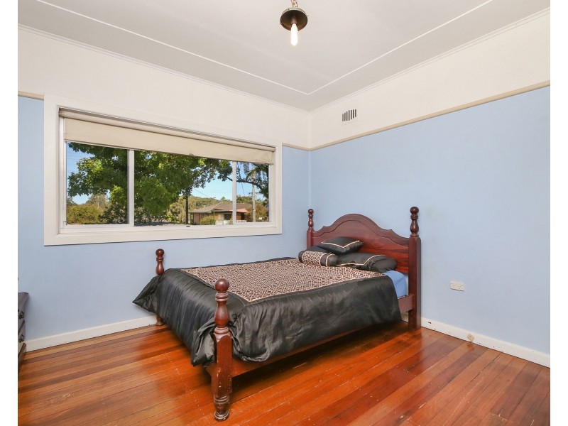 18 Collard Road, Point Clare NSW 2250