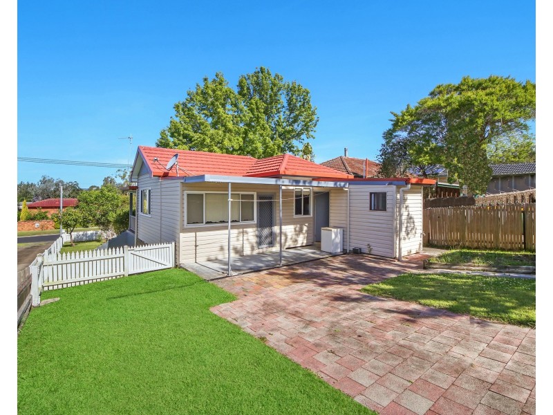 18 Collard Road, Point Clare NSW 2250