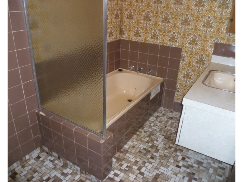 32 Talinga Avenue, Point Clare NSW 2250