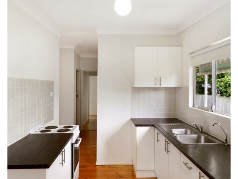 10 Tania Drive, Point Clare NSW 2250