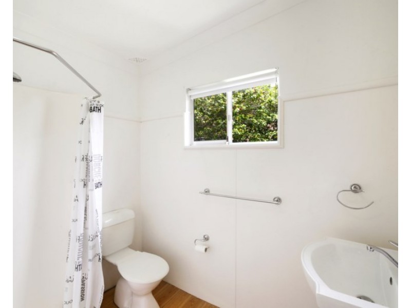 10 Tania Drive, Point Clare NSW 2250