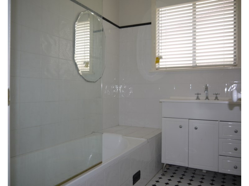 204 Brisbane Water Drive, Point Clare NSW 2250