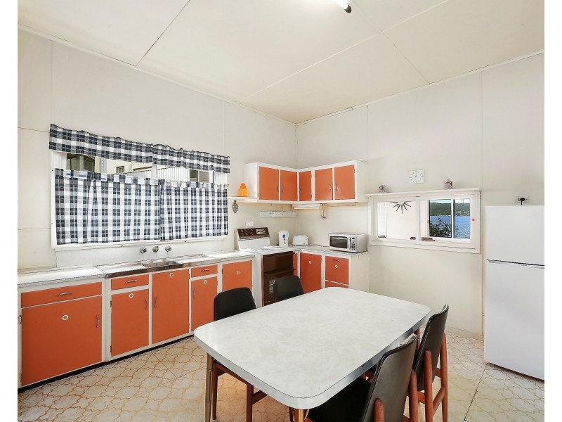 3 Coogee Road, Point Clare NSW 2250