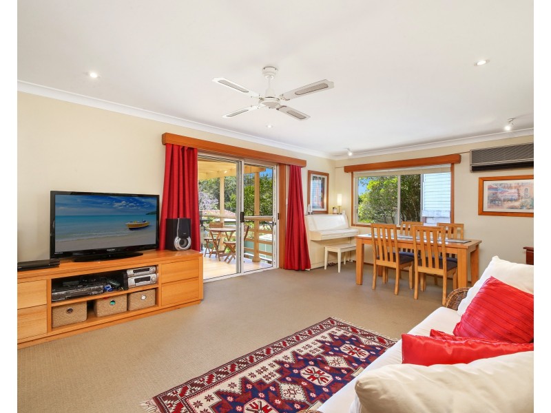 22 Tania Drive, Point Clare NSW 2250