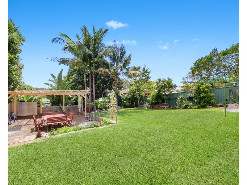22 Tania Drive, Point Clare NSW 2250