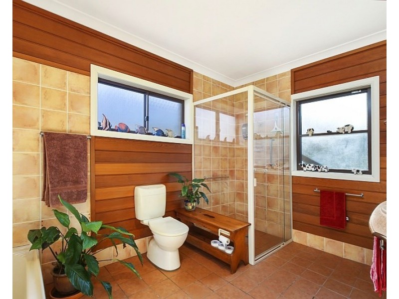 4 Waterview Crescent, Tascott NSW 2250