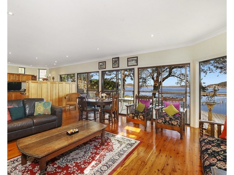 4 Waterview Crescent, Tascott NSW 2250