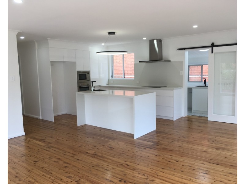 14 Matthews Parade, Point Clare NSW 2250