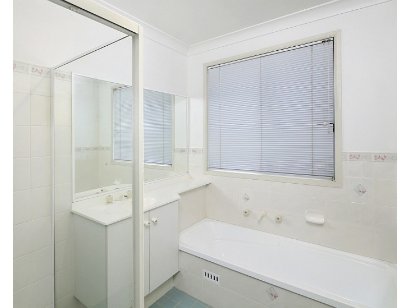11 Wixstead Close, Point Clare NSW 2250