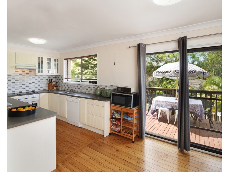 15 Welwyn Grove, Point Clare NSW 2250
