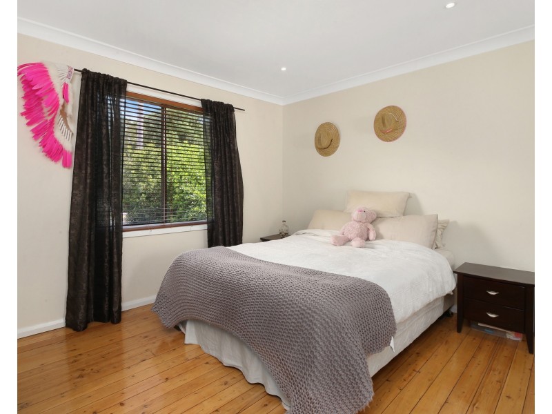 15 Welwyn Grove, Point Clare NSW 2250