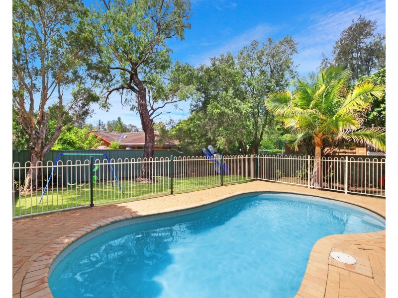 15 Welwyn Grove, Point Clare NSW 2250