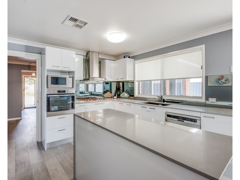 29 Manooka Road, Point Clare NSW 2250