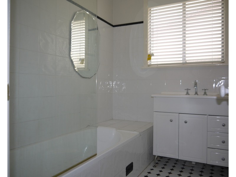 204 Brisbane Water Drive, Point Clare NSW 2250