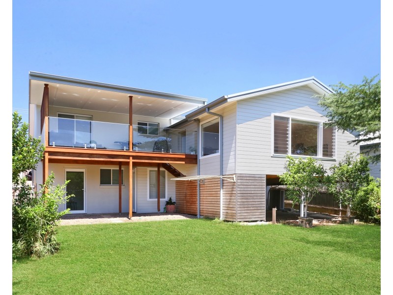 16 Lakewood Avenue, Green Point NSW 2251