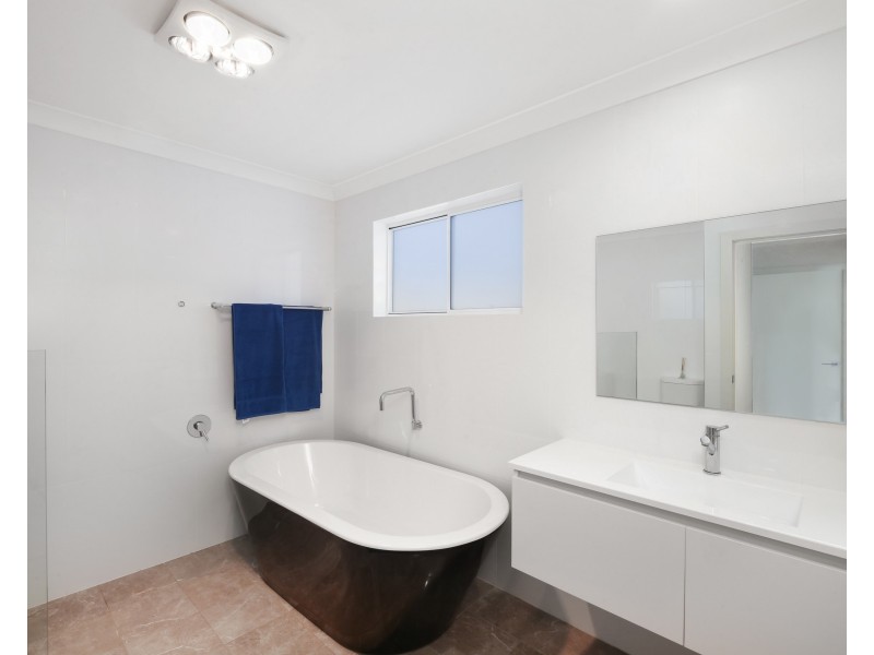 16 Lakewood Avenue, Green Point NSW 2251