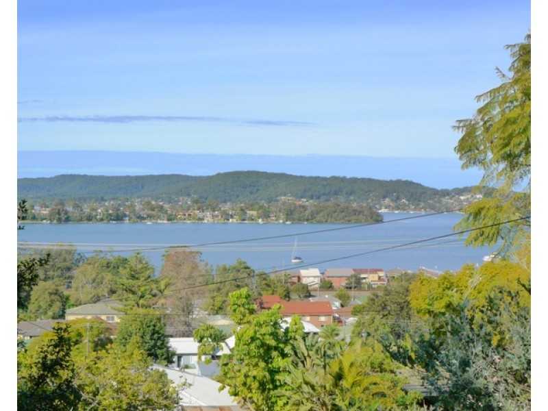 5 Hughes Street, Point Clare NSW 2250