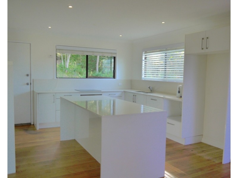 5 Hughes Street, Point Clare NSW 2250