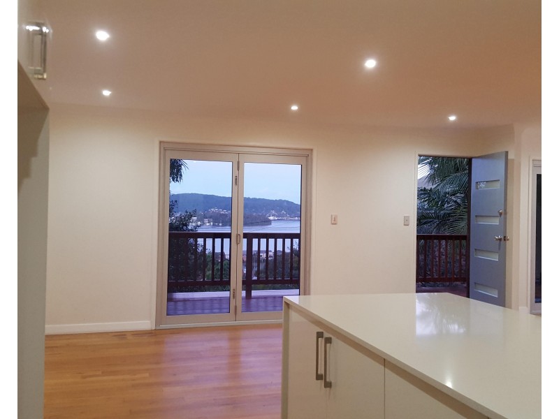 5 Hughes Street, Point Clare NSW 2250