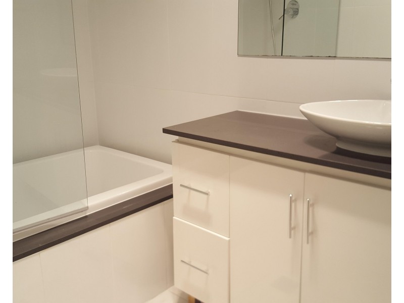 5 Hughes Street, Point Clare NSW 2250