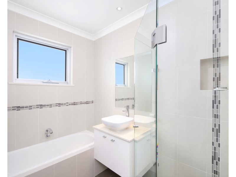 25 Coogee Road, Point Clare NSW 2250