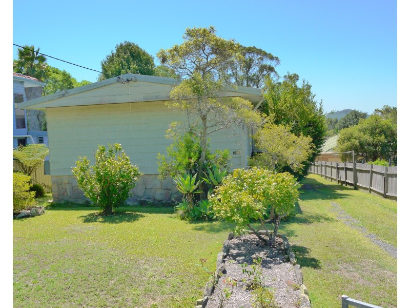 16 Margaret Street, Point Clare NSW 2250