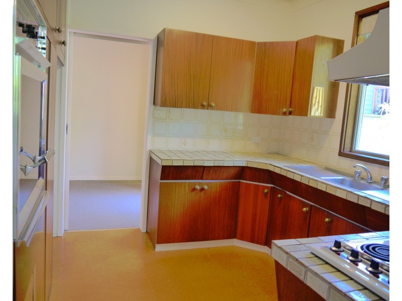 16 Margaret Street, Point Clare NSW 2250