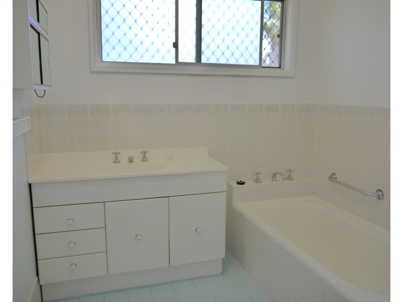 16 Margaret Street, Point Clare NSW 2250