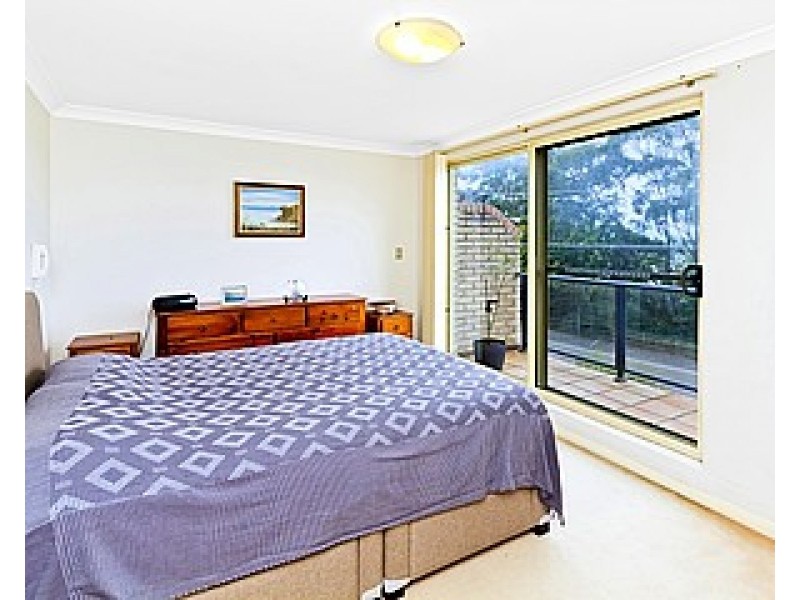 2/92 John Whiteway Drive, Gosford NSW 2250