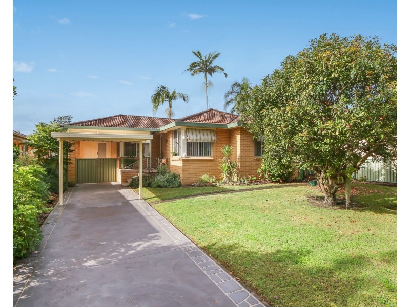 32 Golden Avenue, Point Clare NSW 2250