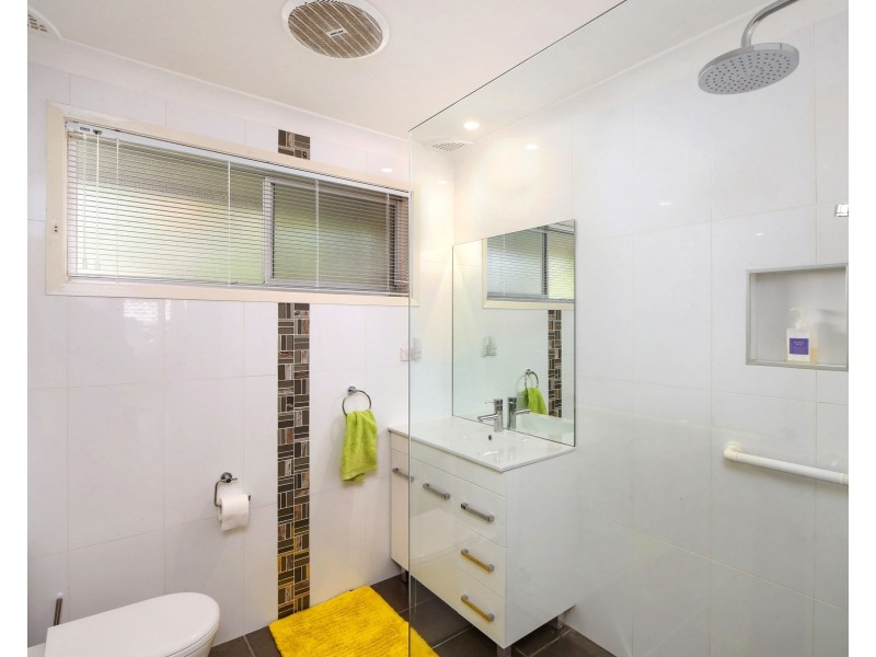 32 Golden Avenue, Point Clare NSW 2250