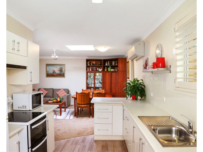 32 Golden Avenue, Point Clare NSW 2250