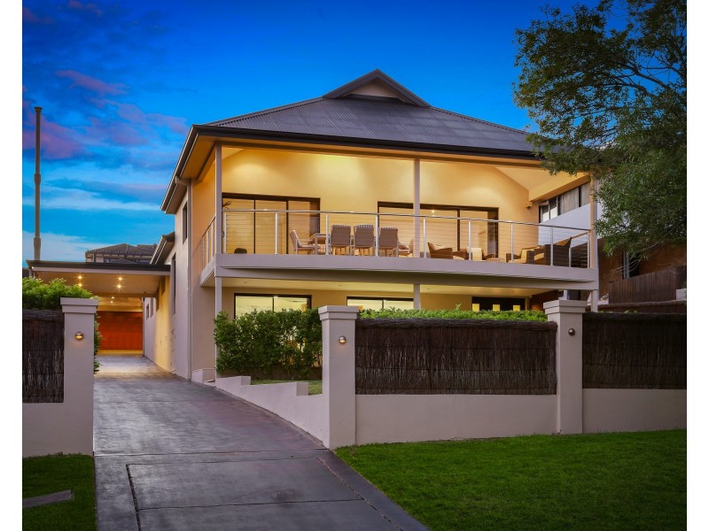 90 Albany Street, Point Frederick NSW 2250