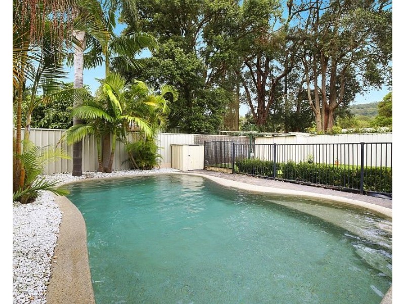 16 Sunshine Drive, Point Clare NSW 2250