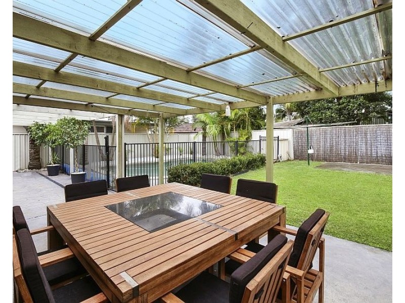 16 Sunshine Drive, Point Clare NSW 2250